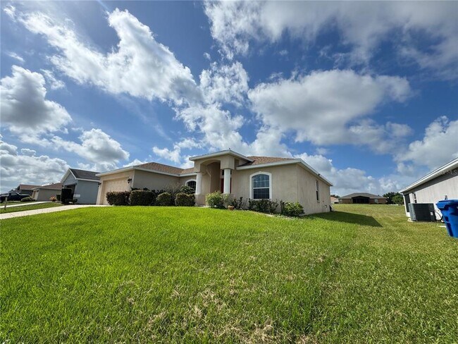 Foto del edificio - 4876 Summerfield Cir