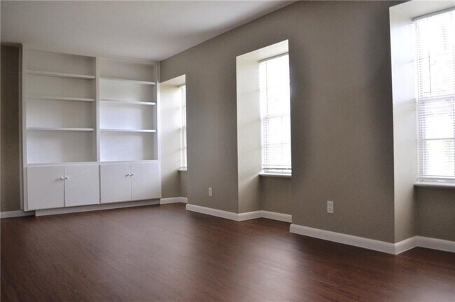 Foto del edificio - 1210 W 22nd St