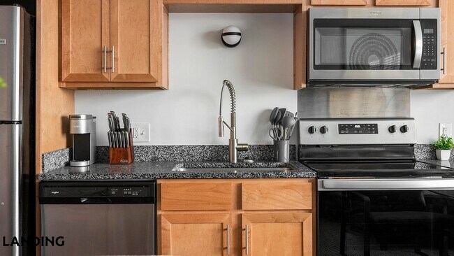 Building Photo - 302 13th St S