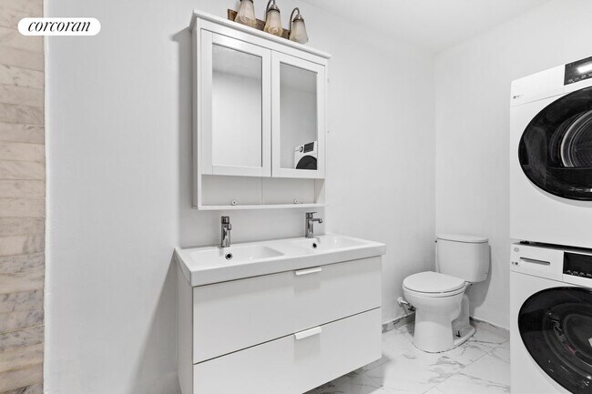 Building Photo - 242 W 72nd St