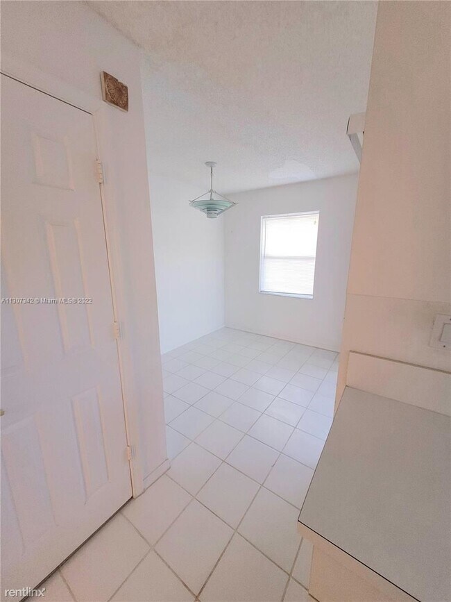 Building Photo - 5 br, 3.5 bath House - 19243 NW 12th Mnr