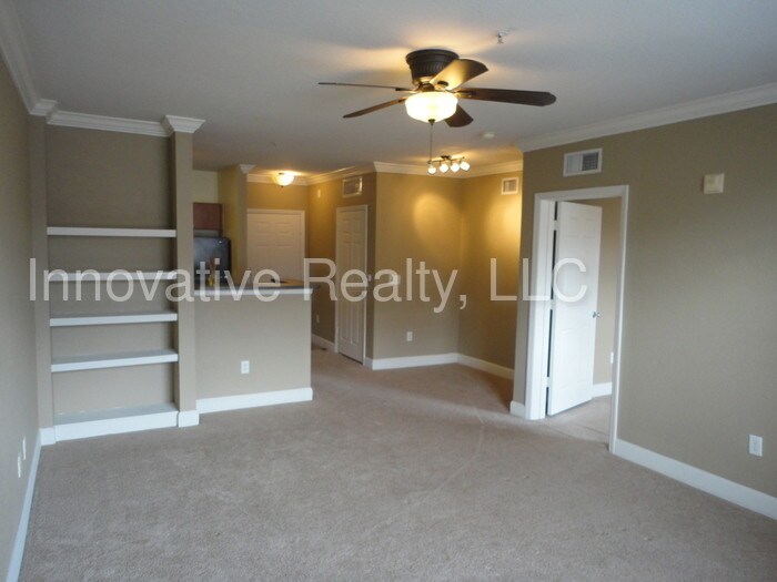 Foto principal - 300 E South St