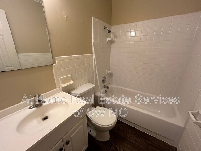 Foto del edificio - 728 E Walnut St