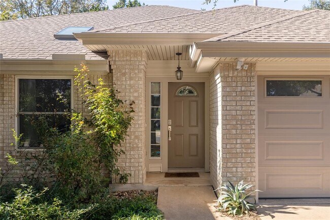 Building Photo - 8820 Escabosa Dr