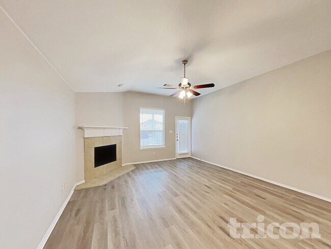Foto del edificio - 8605 Autumn Creek Trail