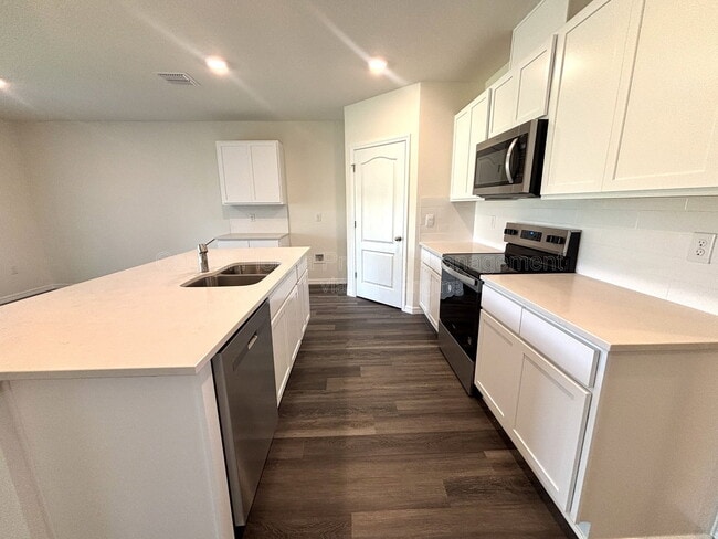 Building Photo - 5513 Hayloft Dr