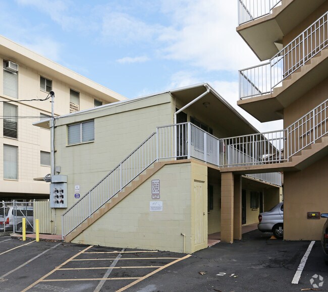 Building Photo - Nu'uanu Place