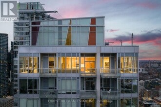 Building Photo - 199 Richmond St W