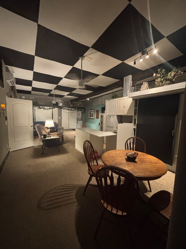 Foto del edificio - 100 Strickland Dr