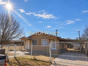 Building Photo - 2808-2810 Stuart Dr