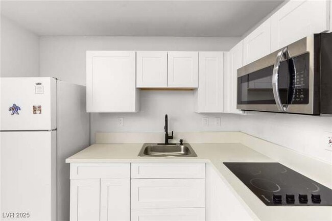 Building Photo - 3921 Avonwood Ave