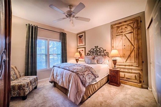 Foto del edificio - 220 Renaissance Pkwy NE