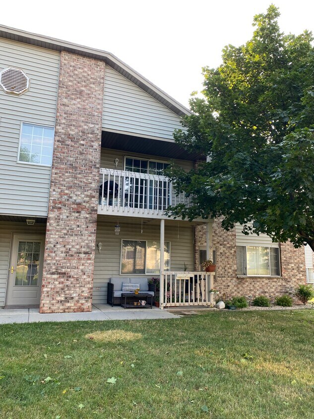 S75W16910W16910 Gregory Dr Unit 8, Muskego, WI 53150 Condo for Rent