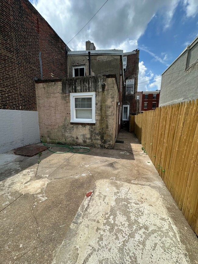 Building Photo - 329 Reed St