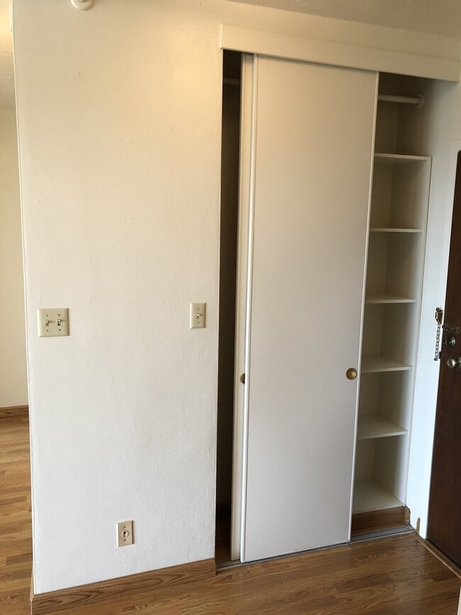 Building Photo - 1313 Lincoln St