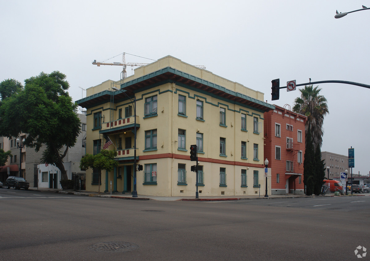 Building Photo - Mitchell Apartments