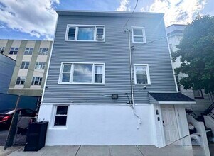 Building Photo - 411 51st St