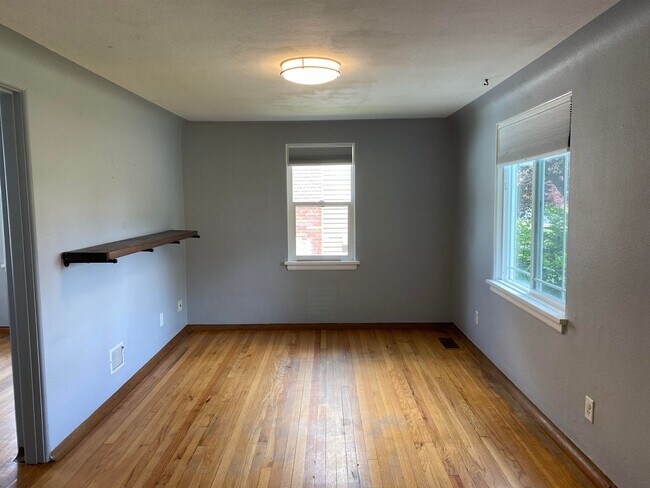 Building Photo - 3 Bed / 2 Bath House in North Spokane