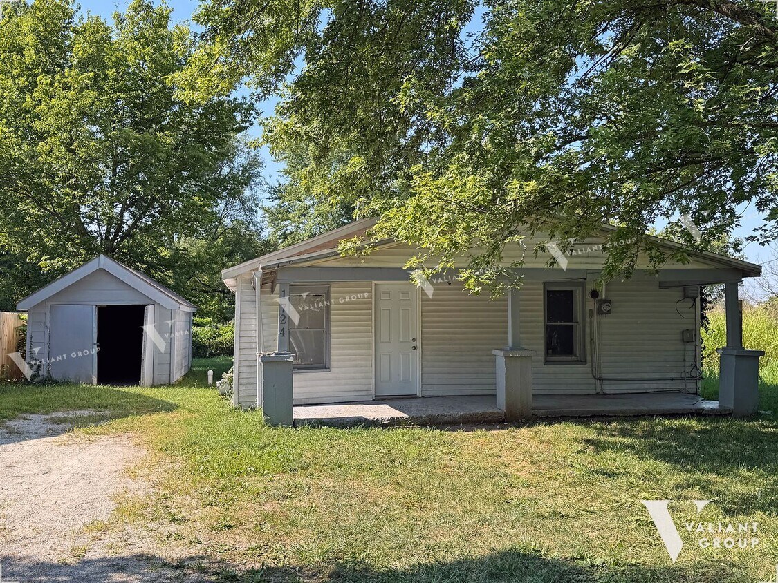 Primary Photo - 3-Bedroom, 1-Bath House for Rent in Spring...