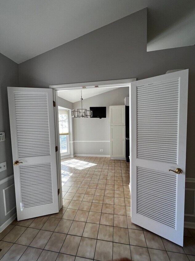 625 Cherbourg Ct N, Buffalo Grove, IL 60089 Condo for Rent in Buffalo