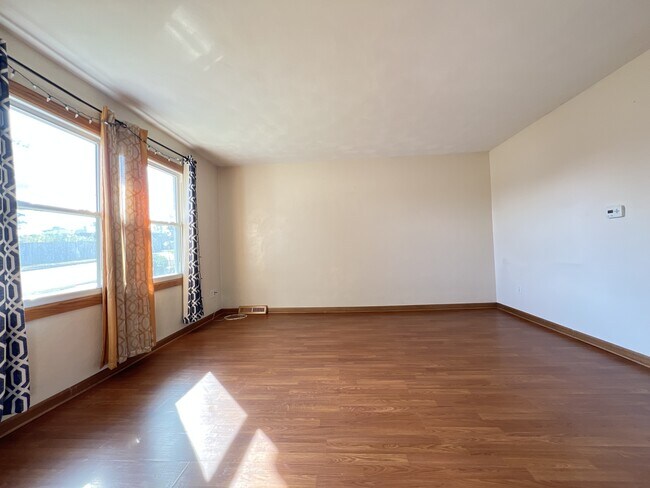 Foto del edificio - 3727 Hillcrest Rd