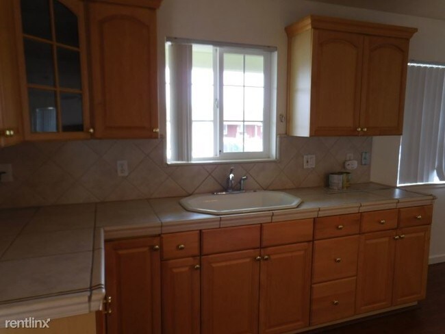 Building Photo - 2 br, 1 bath House - 534 Main Street A Unit A
