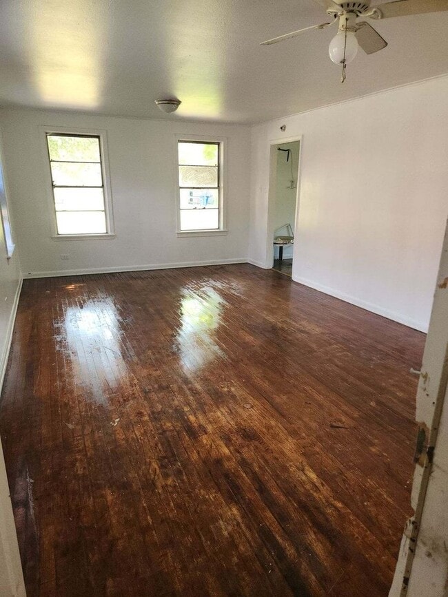 Building Photo - Newly Remodeled Units