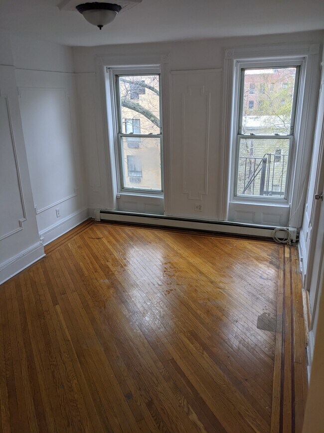 Building Photo - 780 Putnam Ave