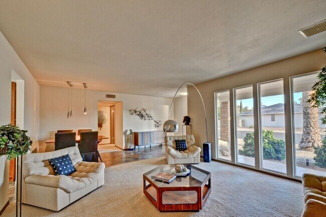 Building Photo - 10122 W Willow Creek Cir