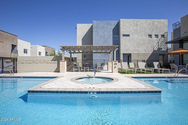 Foto del edificio - 9700 S Central Ave