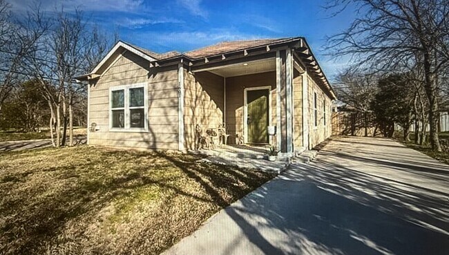 Building Photo - Single Family Fort Worth