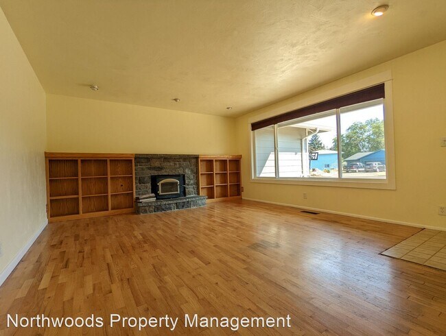 Building Photo - 6 br, 3 bath House - 229 Shamrock Ct