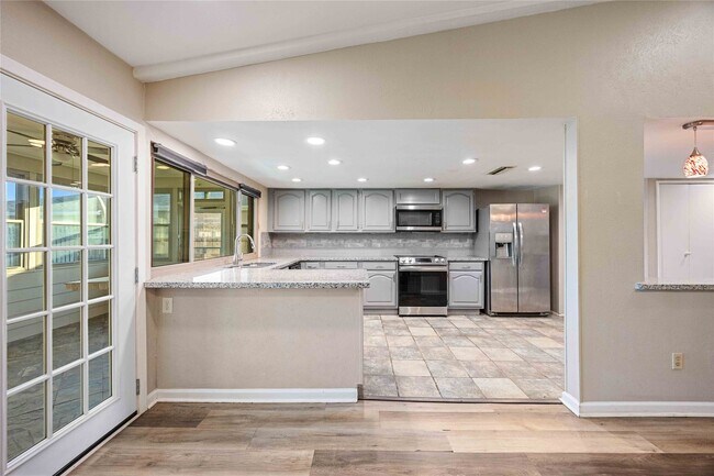 Foto del edificio - 14515 Merry Meadow Dr