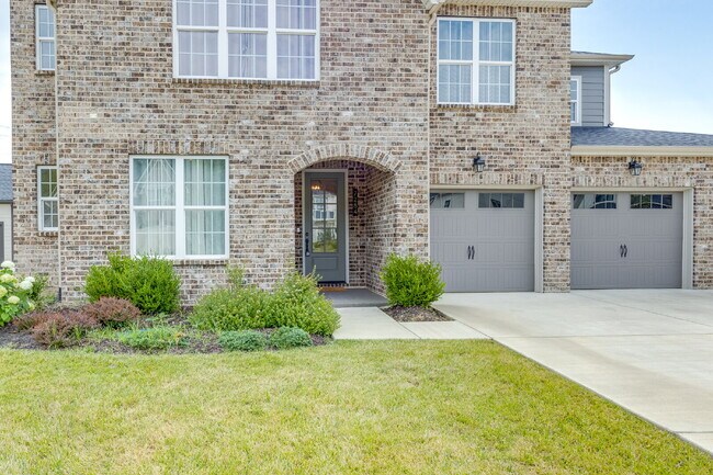 Building Photo - Gorgeous 5 bedrooms, 4 bathrooms in Colleg...