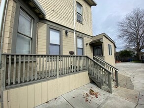 Building Photo - 1524 Bay St