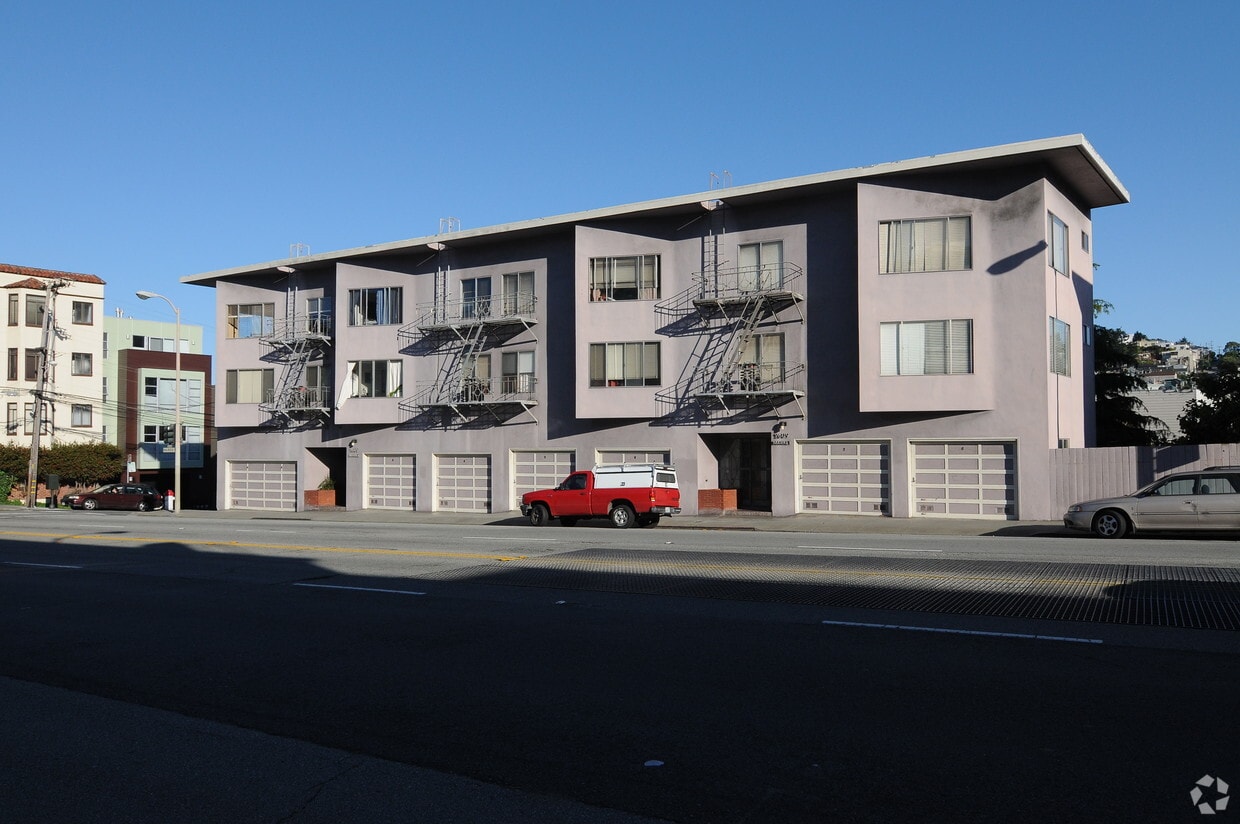 Building Photo - 2605 Market St