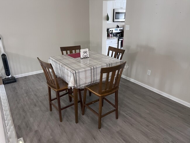 Building Photo - 14856 Swallow Ct