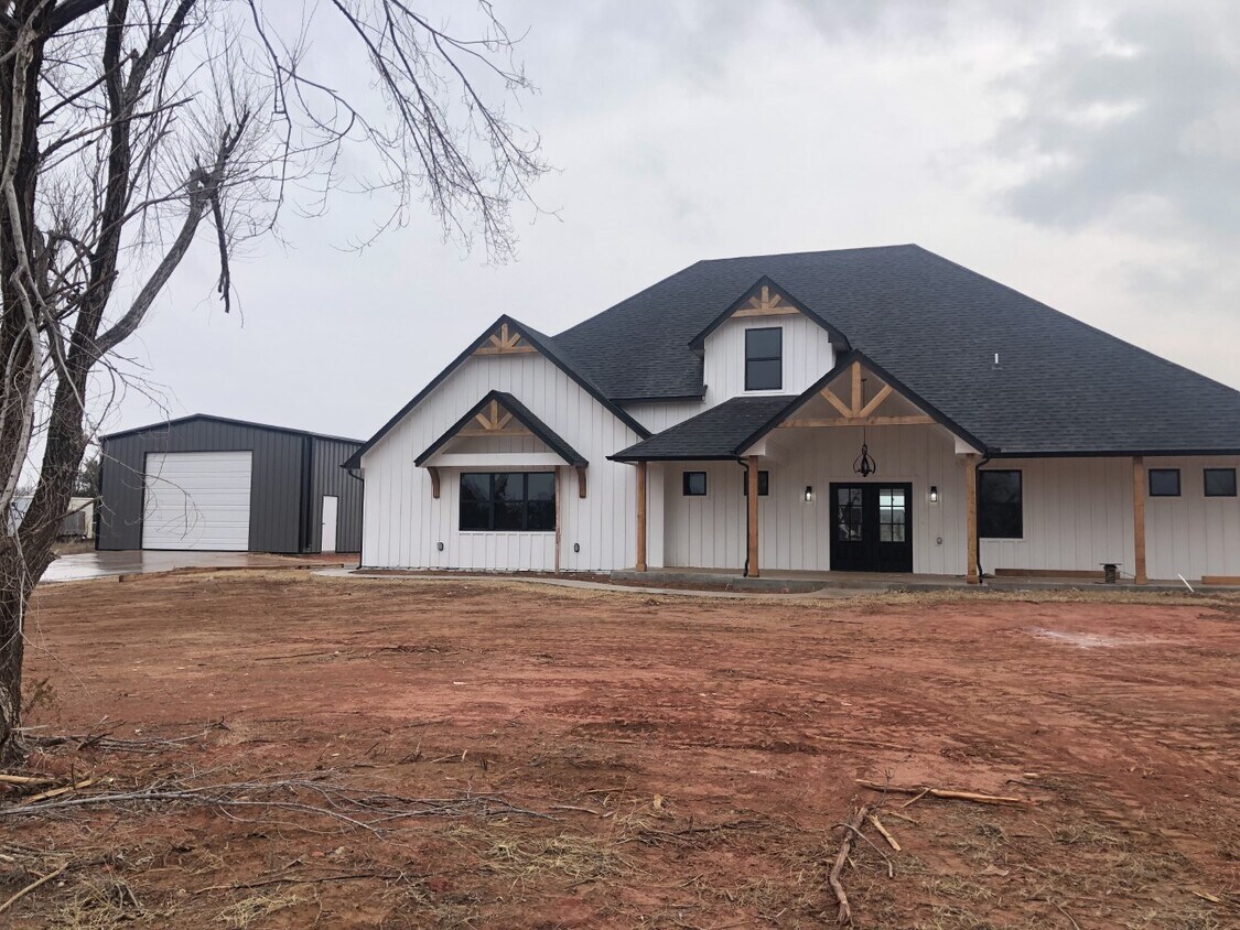 Foto principal - 2725 Stinnett Ln