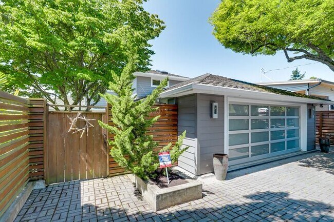 Building Photo - Marine View Drive Executive View Home