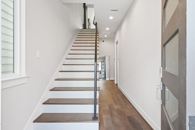 Foto del edificio - 823 Mansfield St