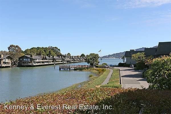 Building Photo - 21 Greenwood Bay Dr