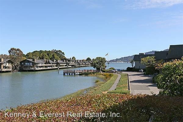 Foto del edificio - 21 Greenwood Bay Dr
