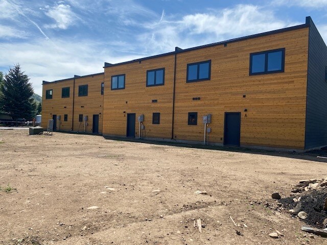 Foto del edificio - 334 Meadows Dr