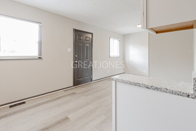 Foto del edificio - NOW OFFERING HALF OFF FIRST FULL MONTH IF ...