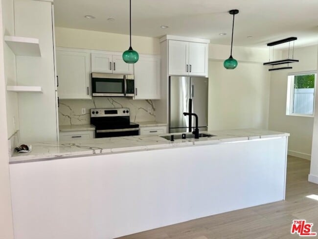 Building Photo - 9946 Farragut Dr