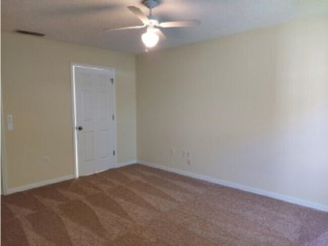 Building Photo - 3 bedrooms 2 baths in Palm Coast