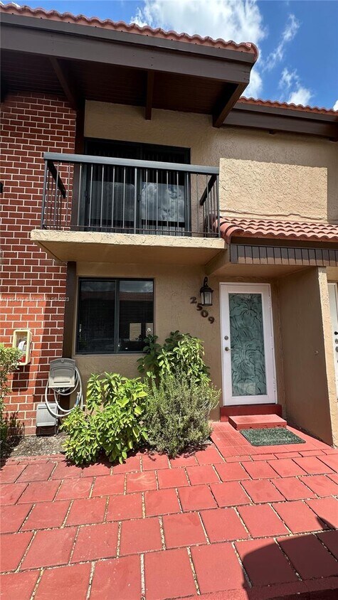 Foto principal - 1801 SW 107th Ave