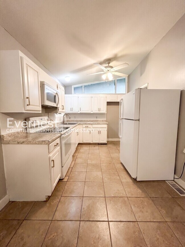 Foto del edificio - 560 Jamaica Pl