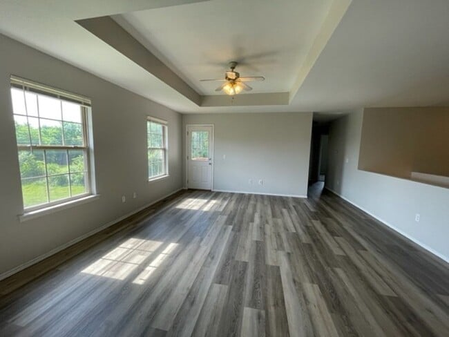 Building Photo - 4 Bedroom Walk out Basement Duplex in Ozark!