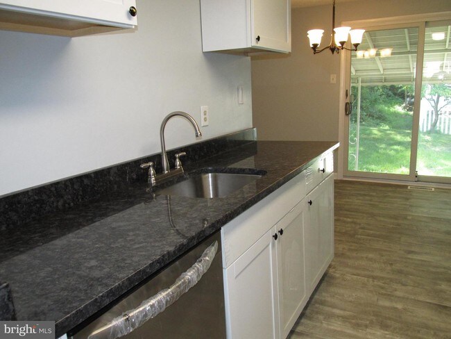 Building Photo - 4407 Hallfield Manor Dr